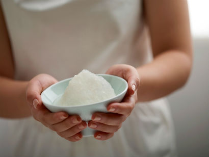 White whole cup Nest - Hand (2)XXXXXXXXX